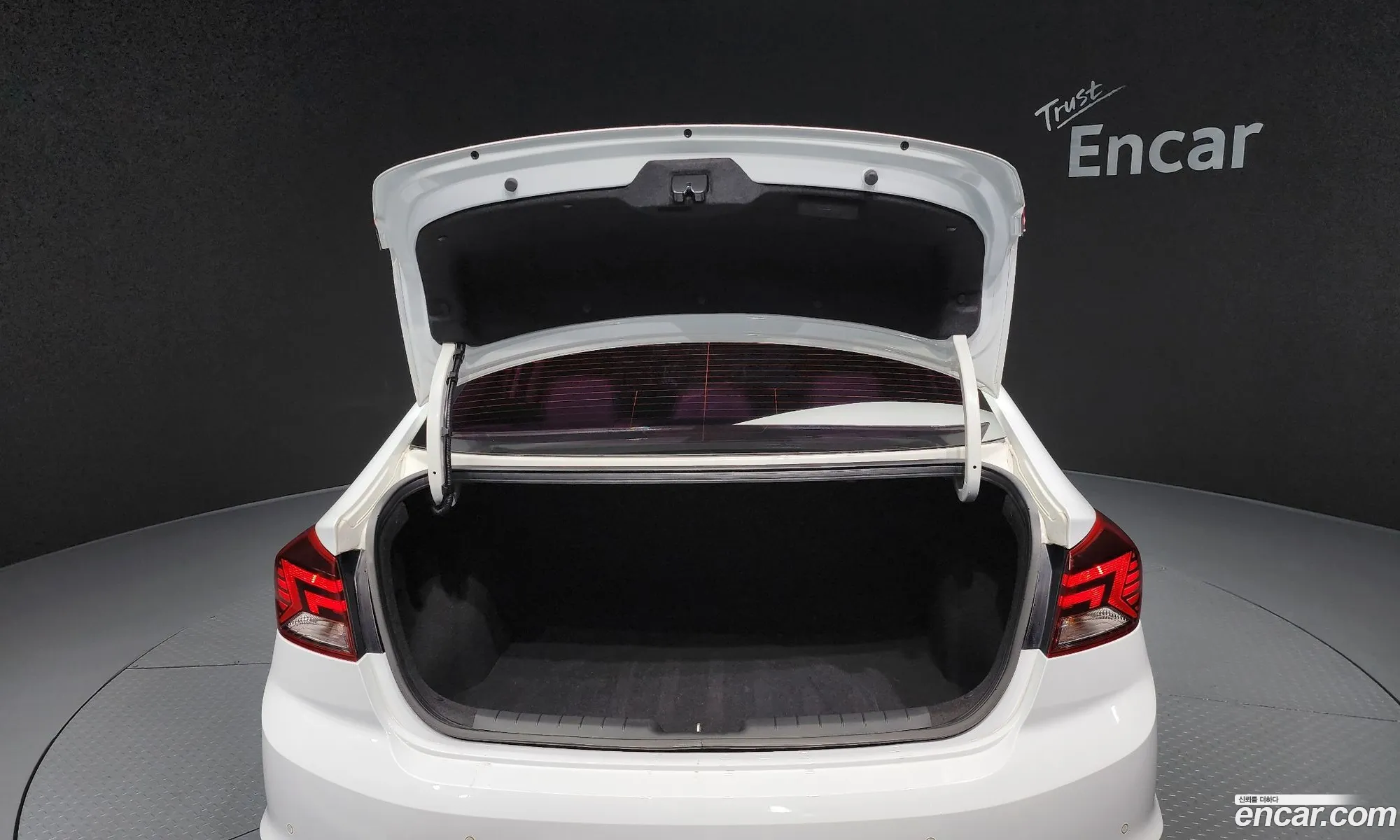 Hyundai Elantra AD 2019 — 15