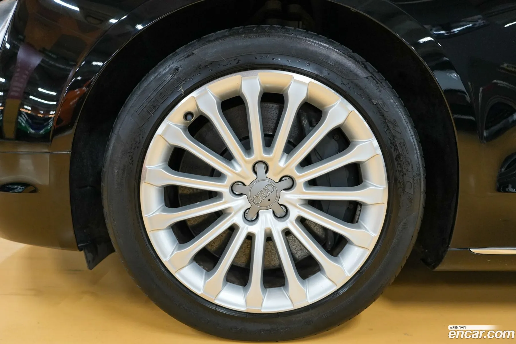 Audi A8 2011 — 18
