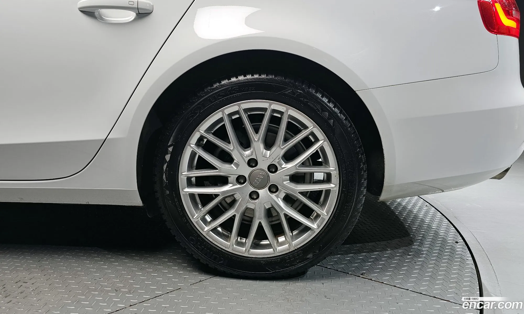 Audi A4 2015 WAUZZZ8K2FN024378 — 3