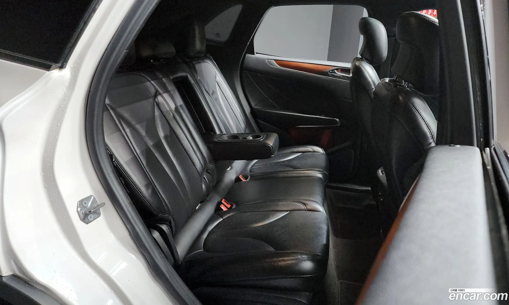 Lincoln MKC 2019 5LMCJ3D90KUL27491 — 19