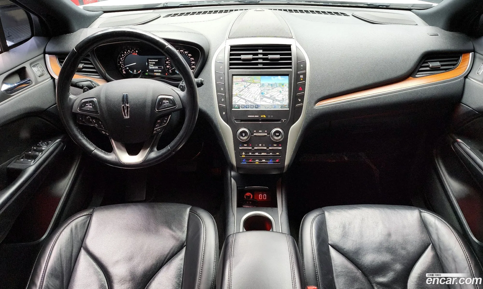 Lincoln MKC 2019 5LMCJ3D90KUL27491 — 4