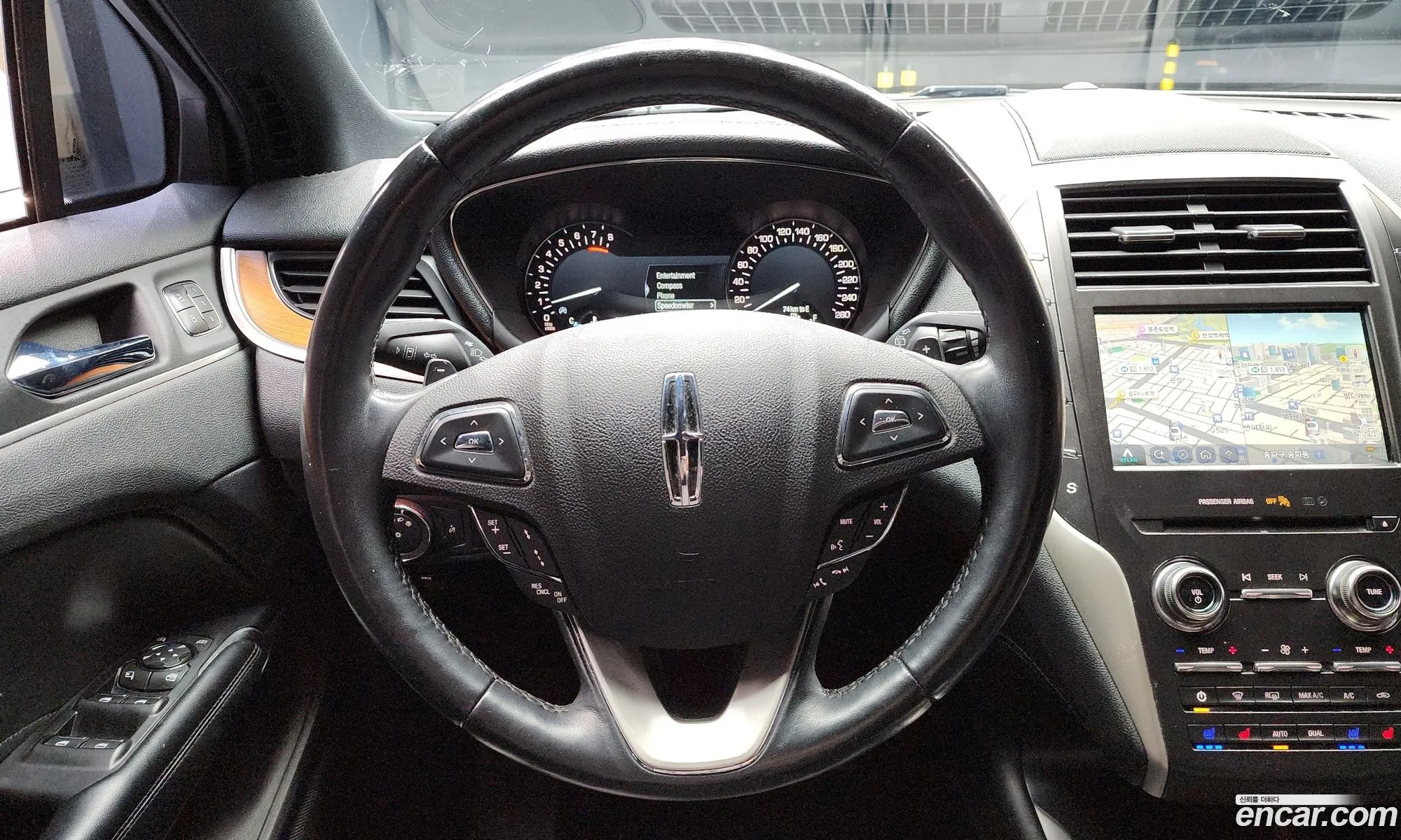 Lincoln MKC 2019 5LMCJ3D90KUL27491 — 18