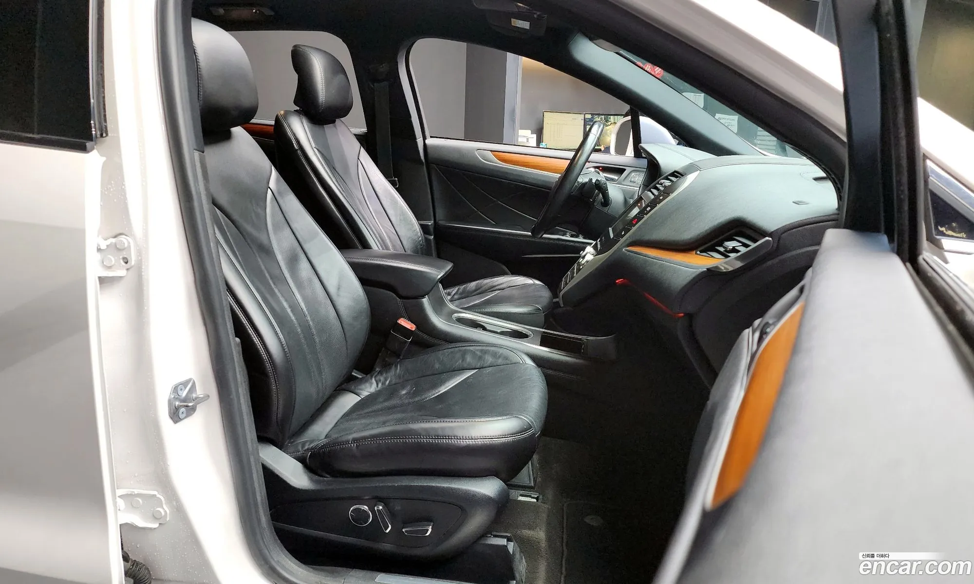 Lincoln MKC 2019 5LMCJ3D90KUL27491 — 6