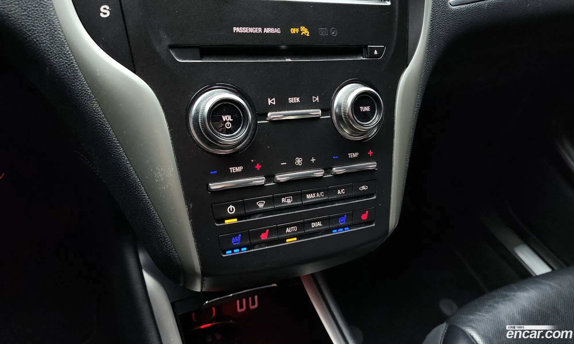Lincoln MKC 2019 5LMCJ3D90KUL27491 — 2