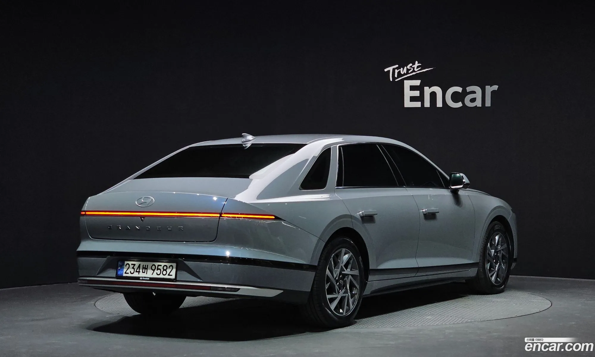 Hyundai Grandeur Hybrid 2023 — 17