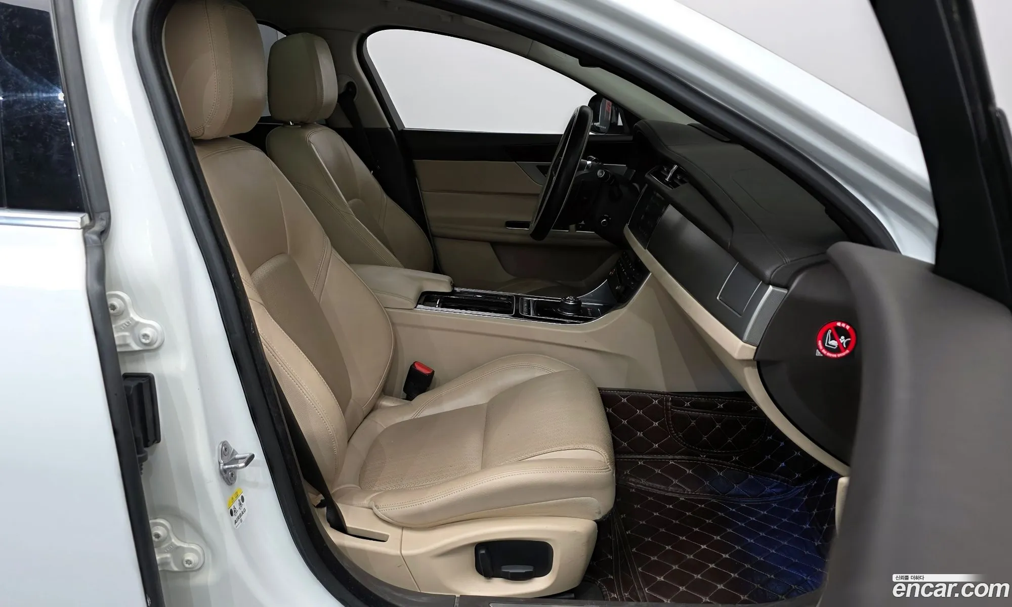 Jaguar XF 2018 — 13