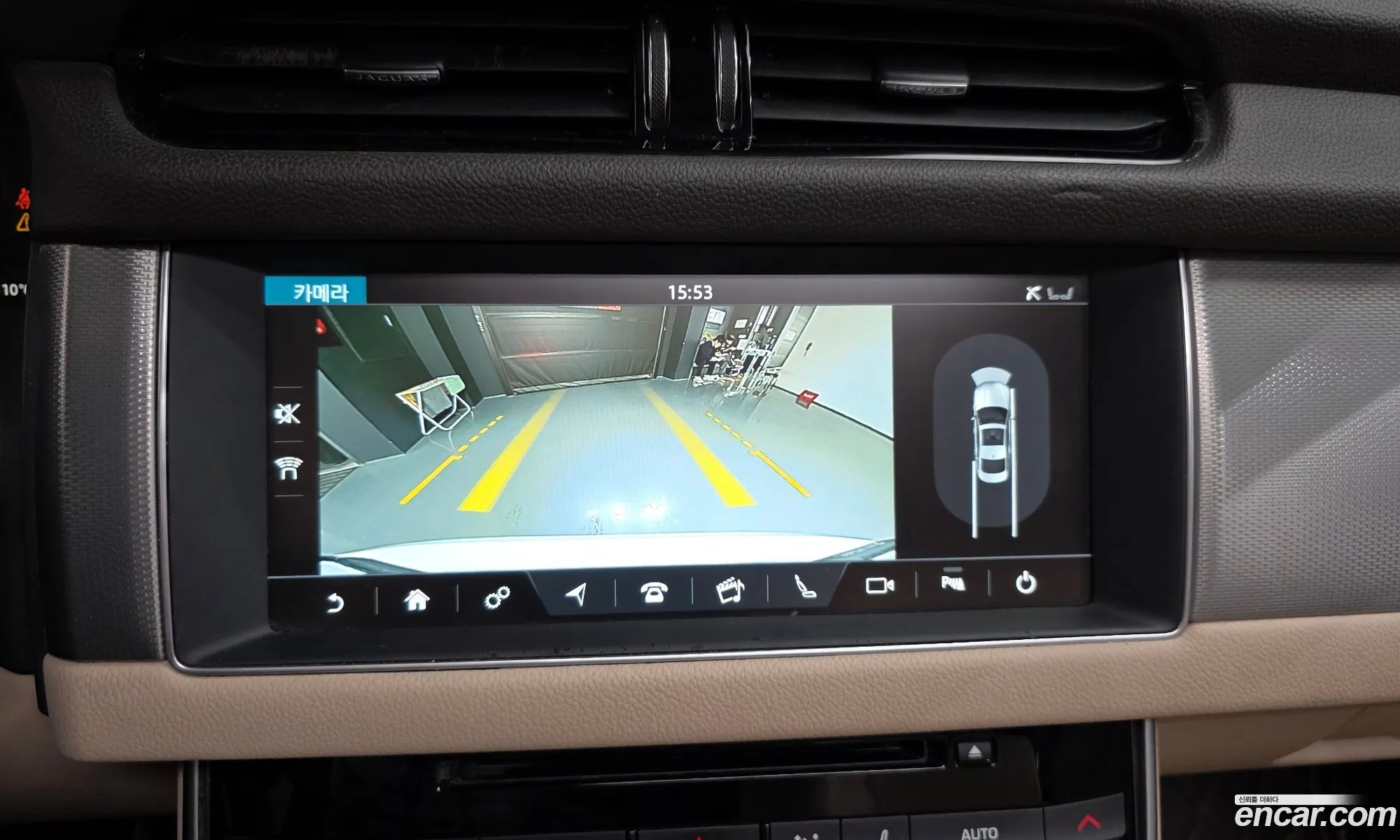 Jaguar XF 2018 — 15