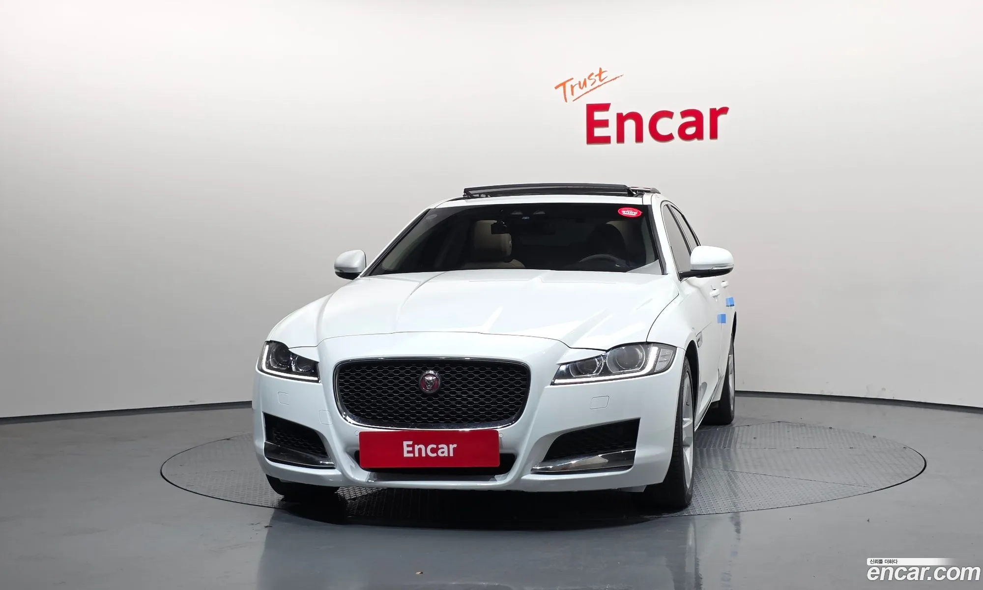 Jaguar XF 2018 — 11