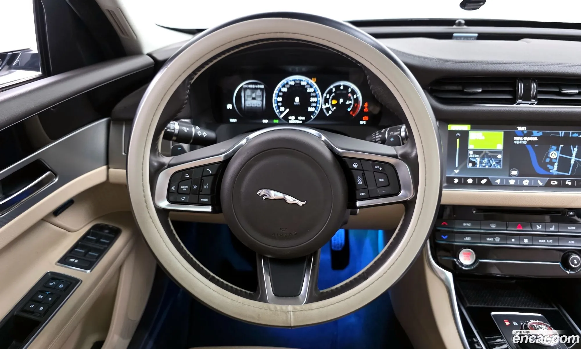 Jaguar XF 2018 — 7
