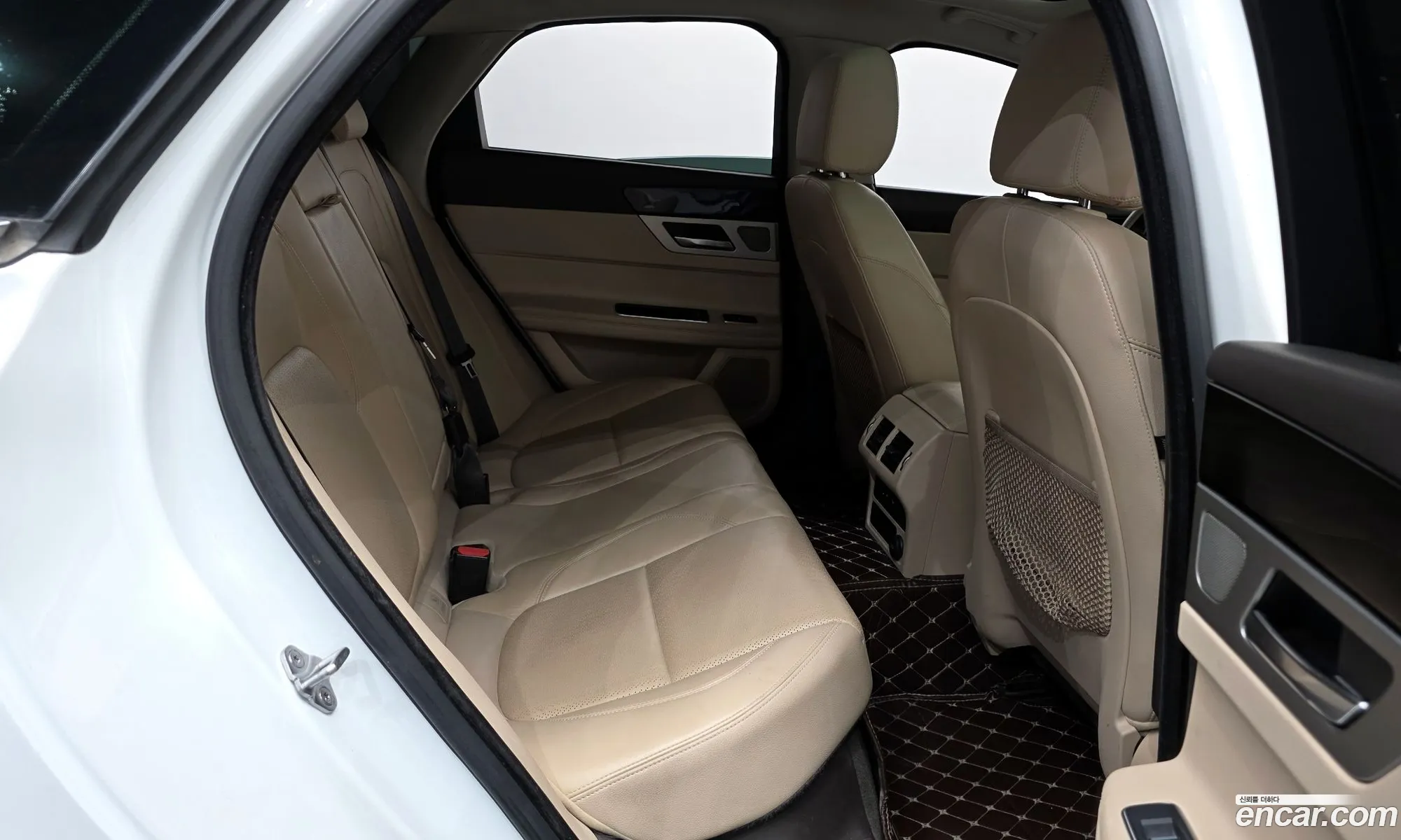 Jaguar XF 2018 — 9