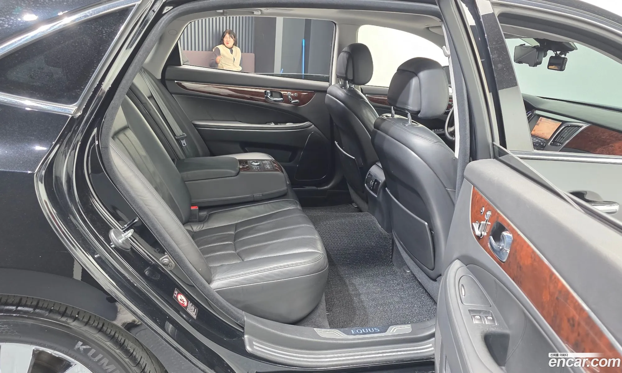 Hyundai Equus 2009 — 11