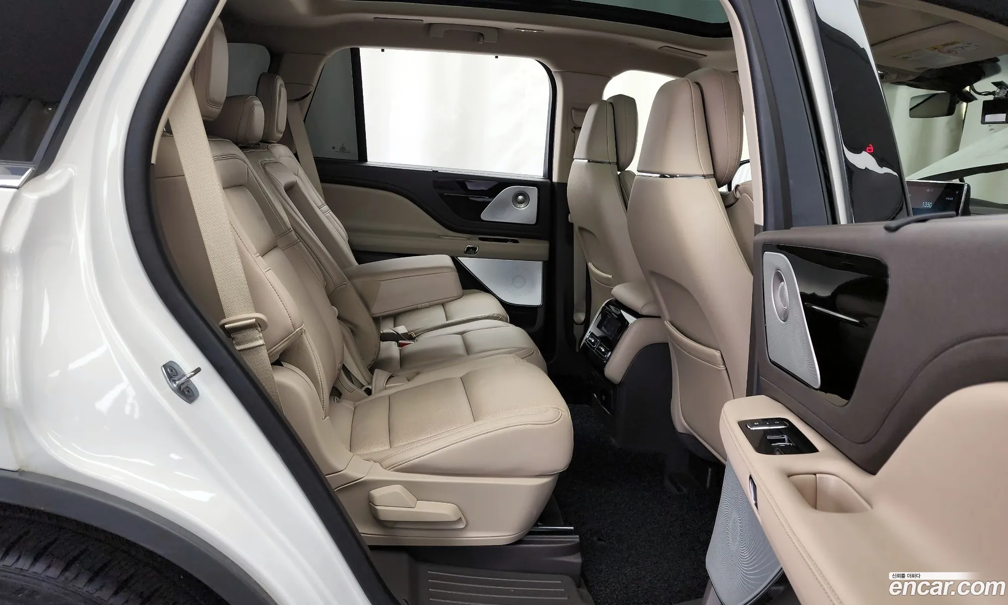 Lincoln Aviator 2023 5LM5J7XC7PGL16257 — 3