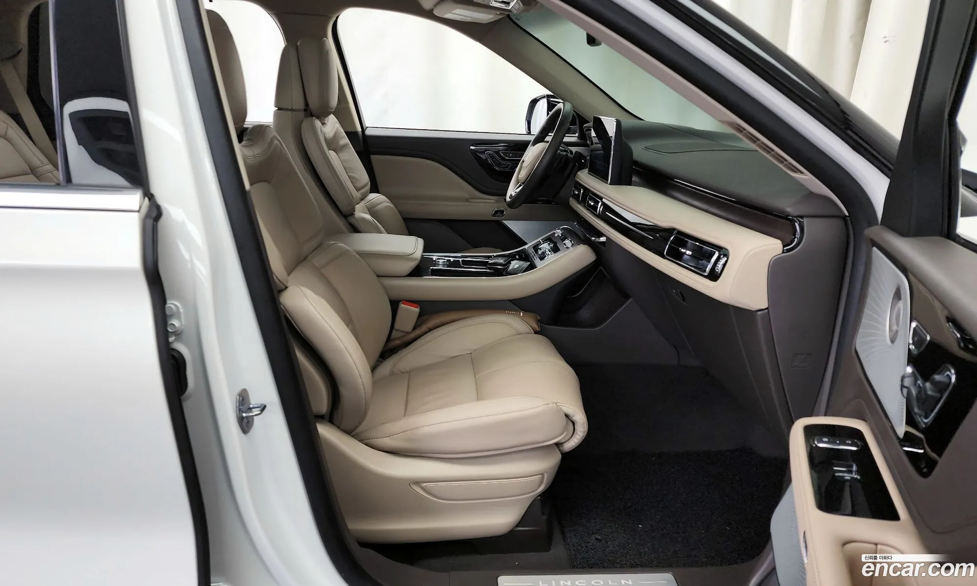 Lincoln Aviator 2023 5LM5J7XC7PGL16257 — 20