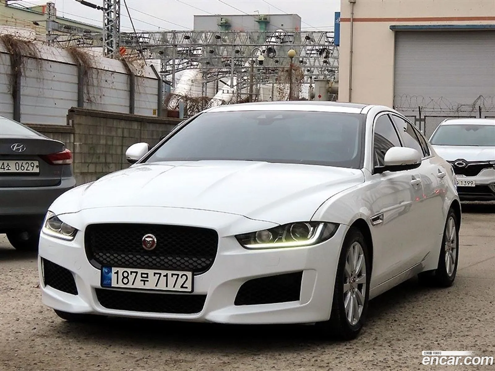 Jaguar XE 2016 — 12