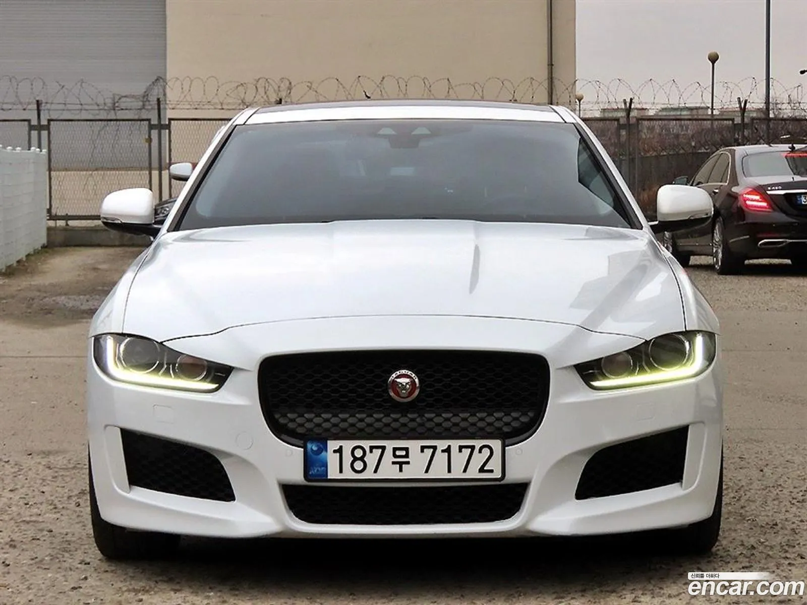 Jaguar XE 2016 — 17