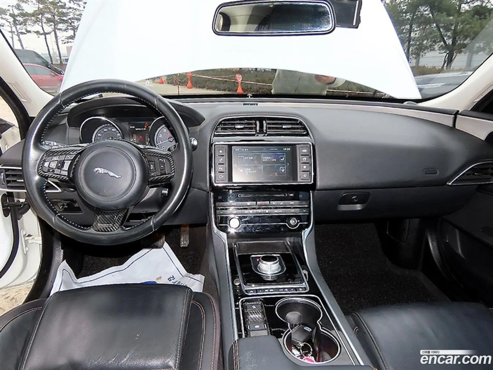 Jaguar XE 2016 — 19
