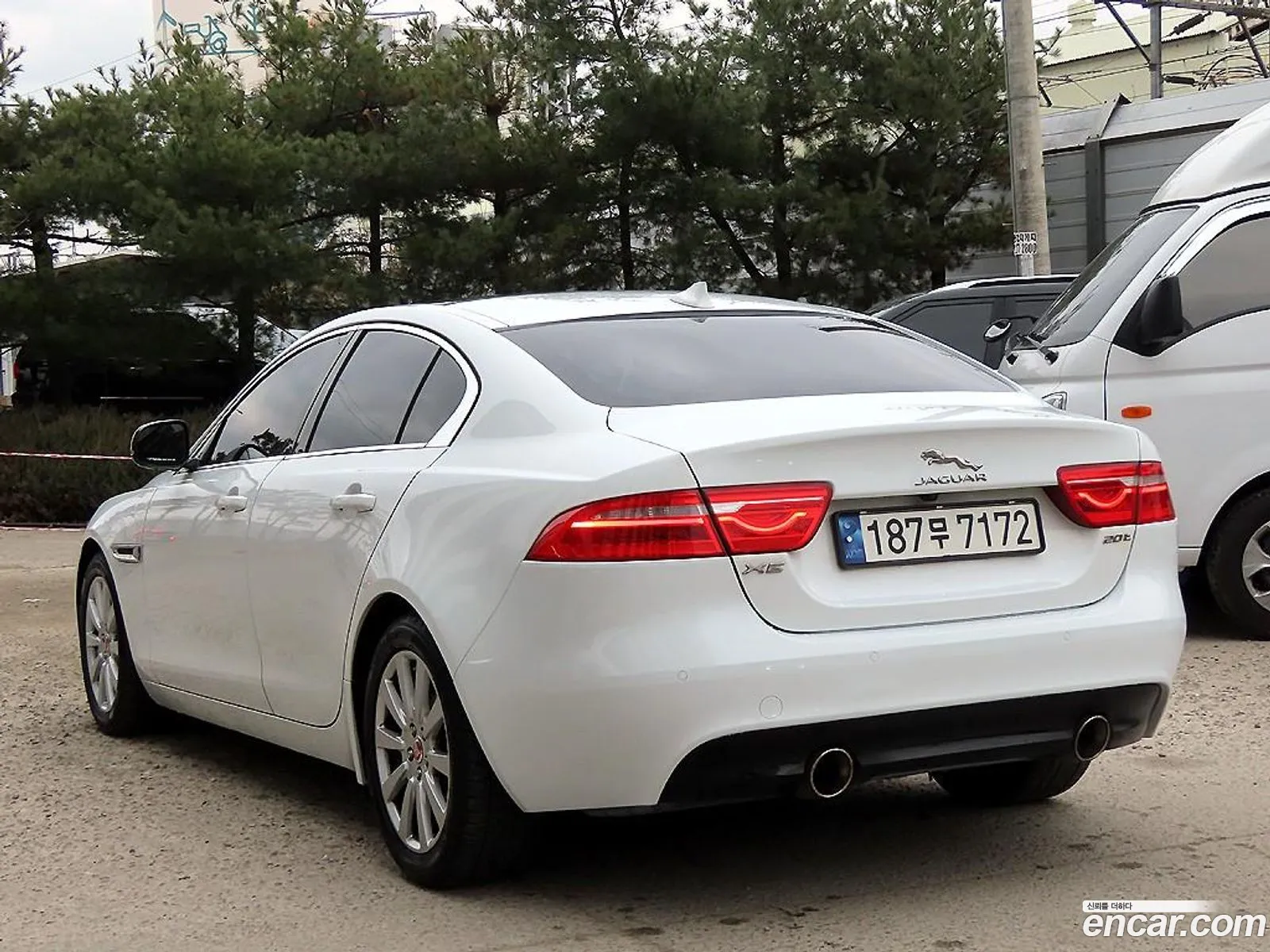 Jaguar XE 2016 — 13