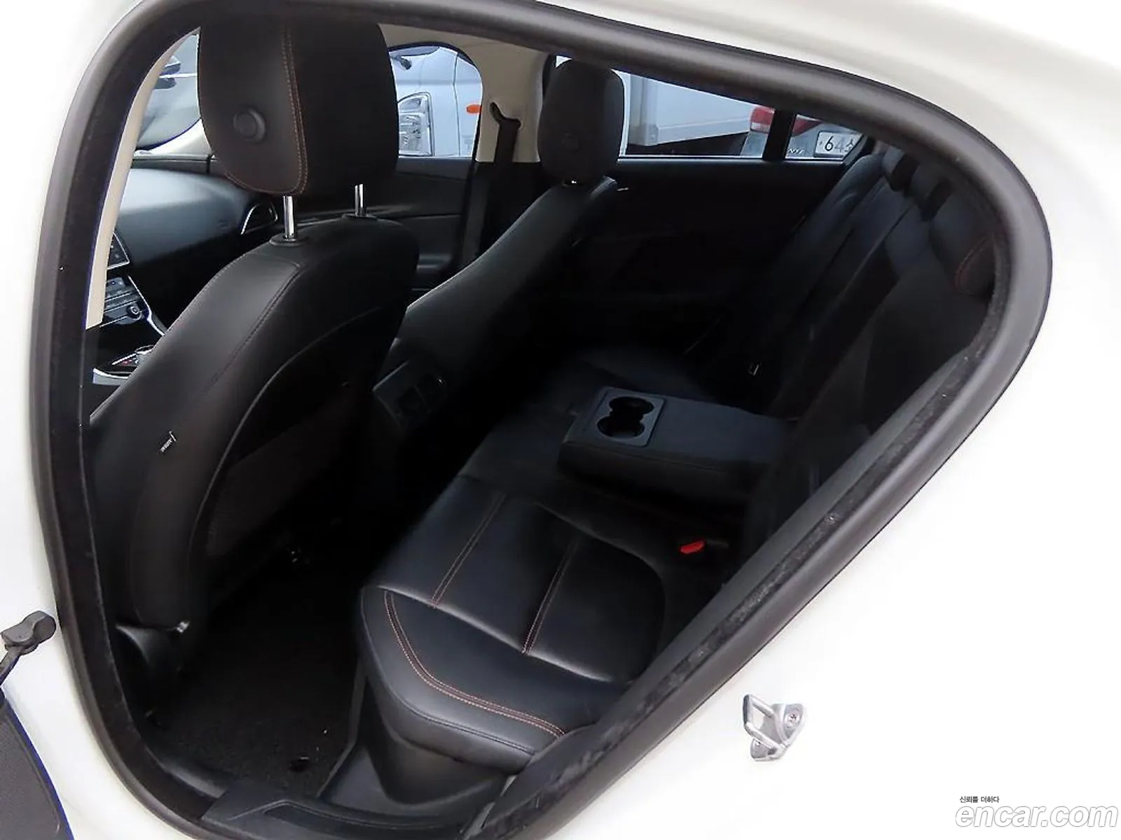 Jaguar XE 2016 — 18