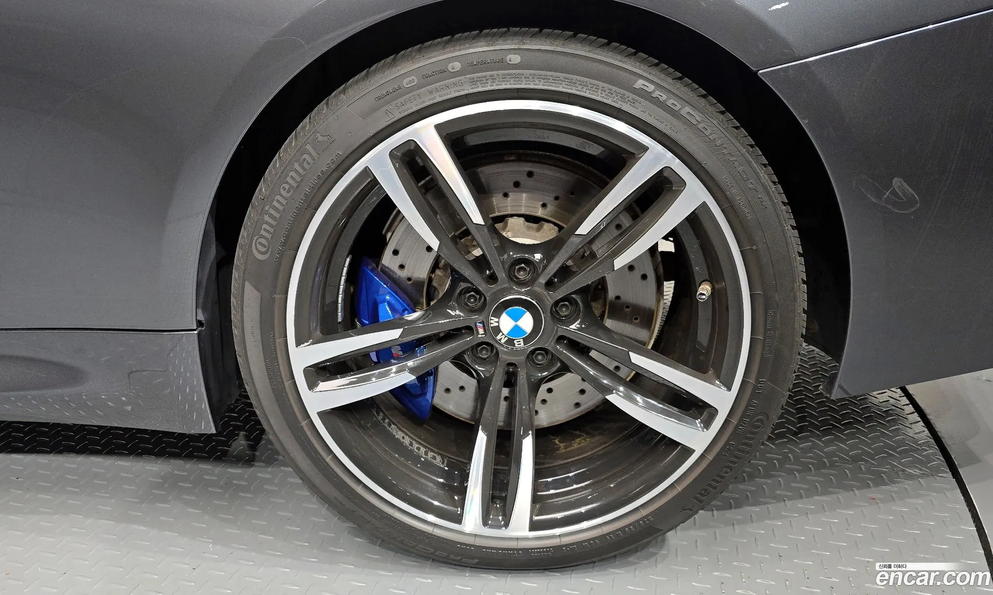BMW M4 2017 WBS3R9107HK863182 — 8