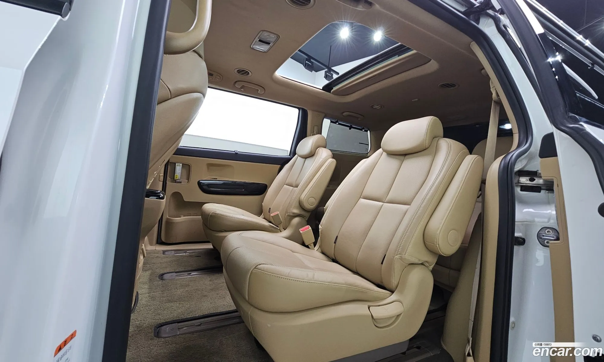 Kia Carnival 2016 KNAME81ABHS263408 — 2