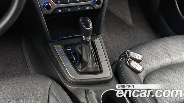 Hyundai Elantra AD 2016 — 12