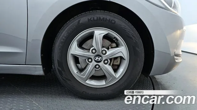 Hyundai Elantra AD 2016 — 10