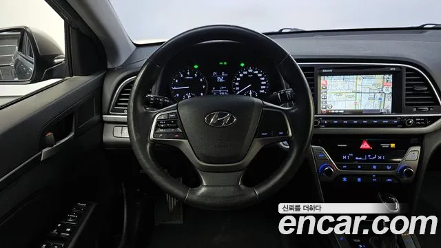 Hyundai Elantra AD 2016 — 13