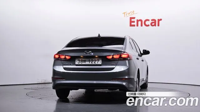 Hyundai Elantra AD 2016 — 14