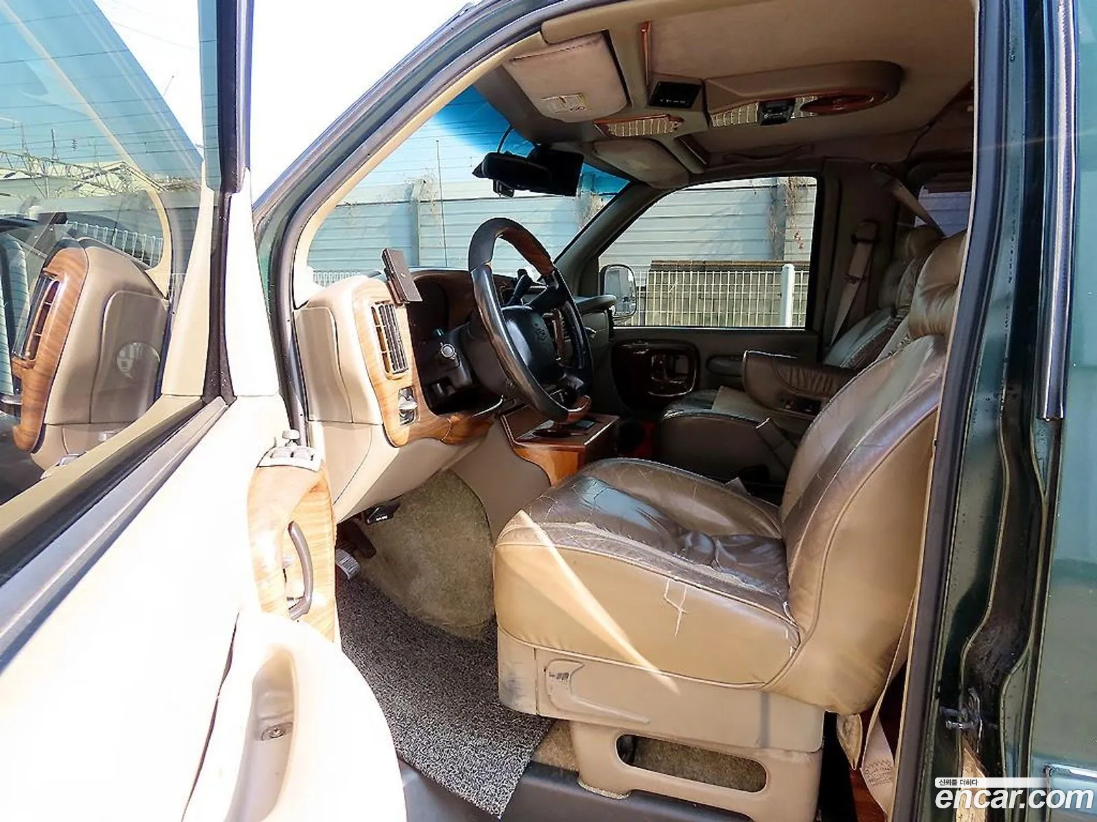 Chevrolet Chevy Van 2002 — 17