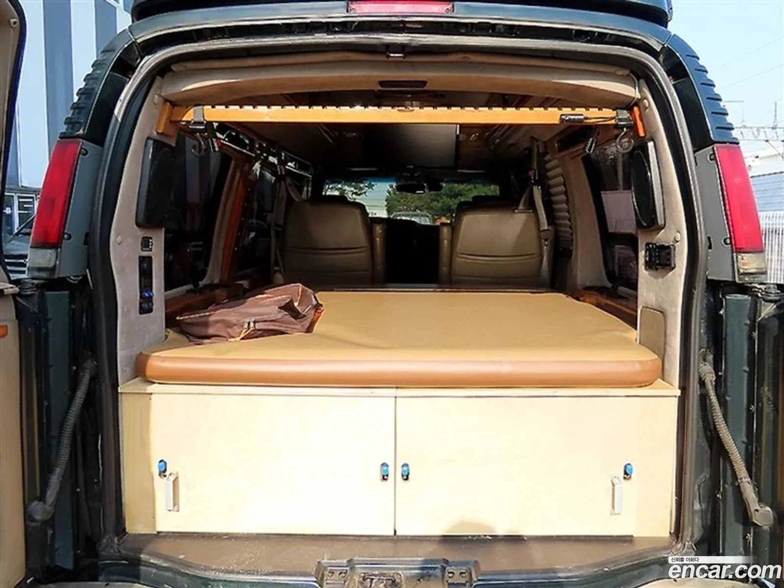 Chevrolet Chevy Van 2002 — 12