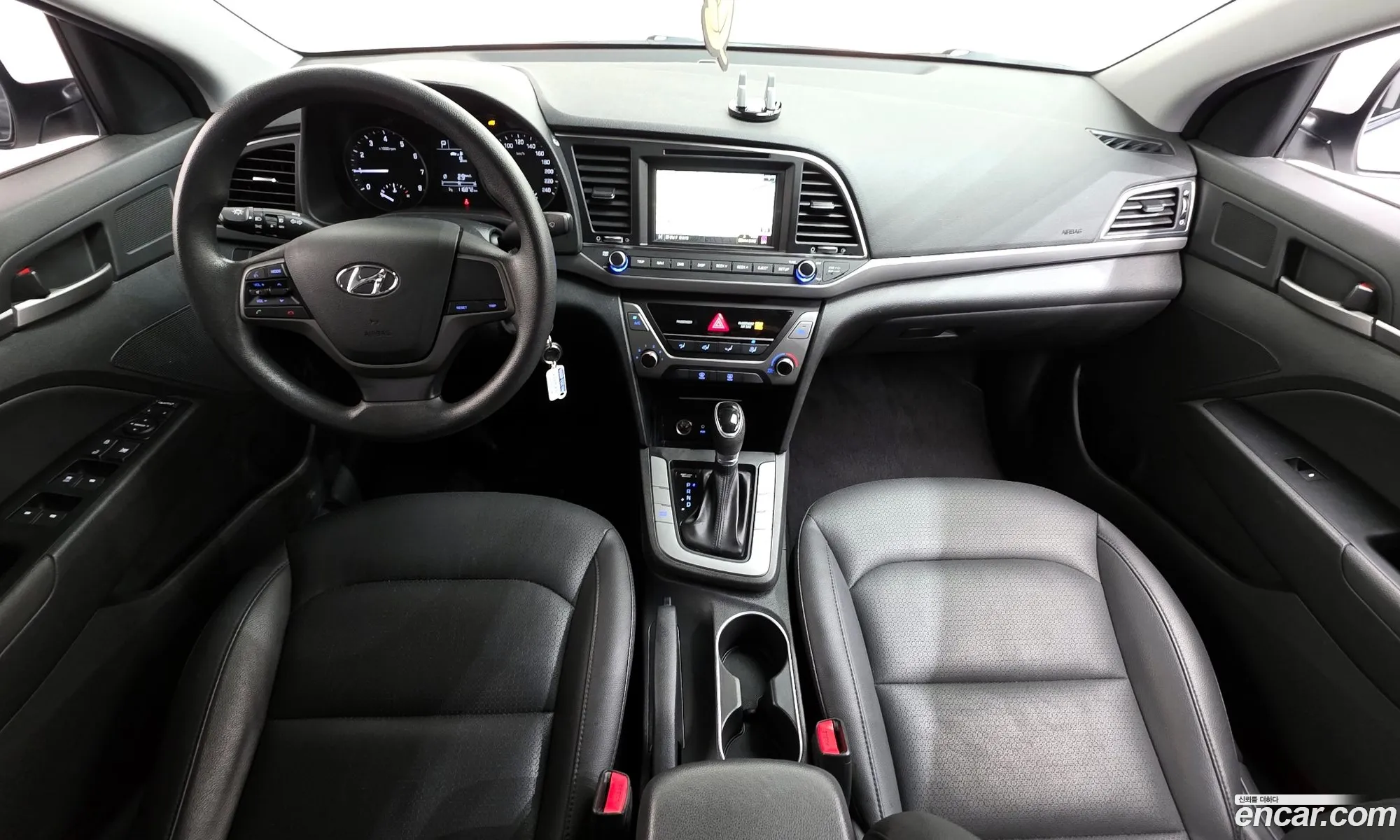 Hyundai Elantra AD 2017 — 15