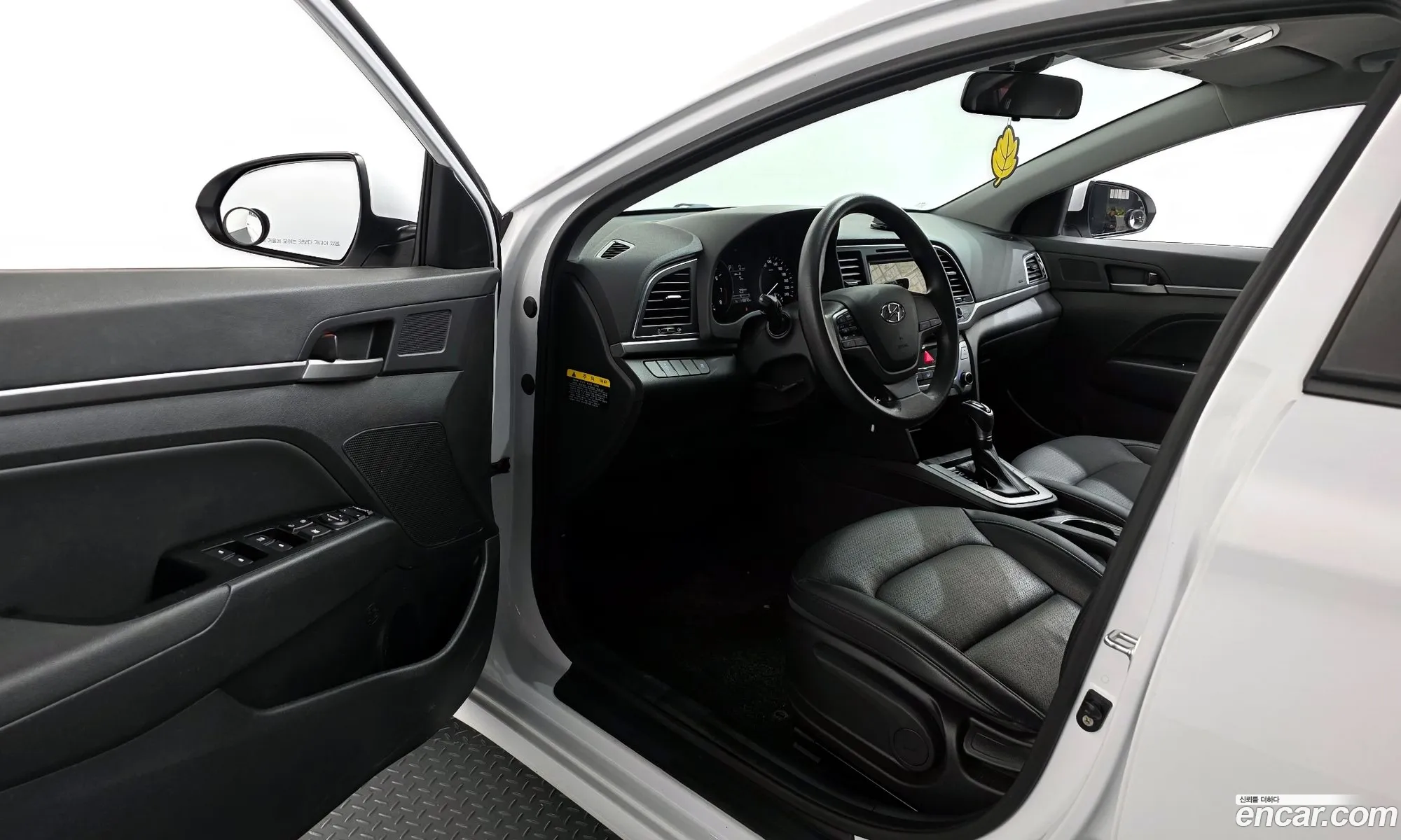 Hyundai Elantra AD 2017 — 13