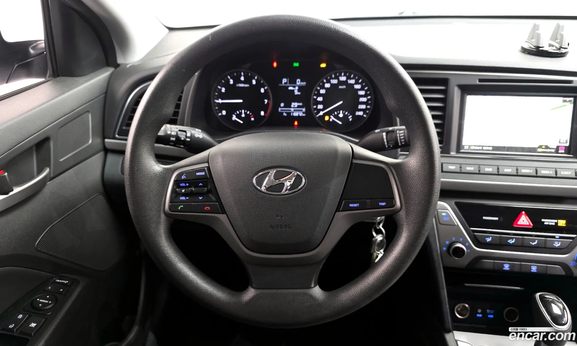 Hyundai Elantra AD 2017 — 17