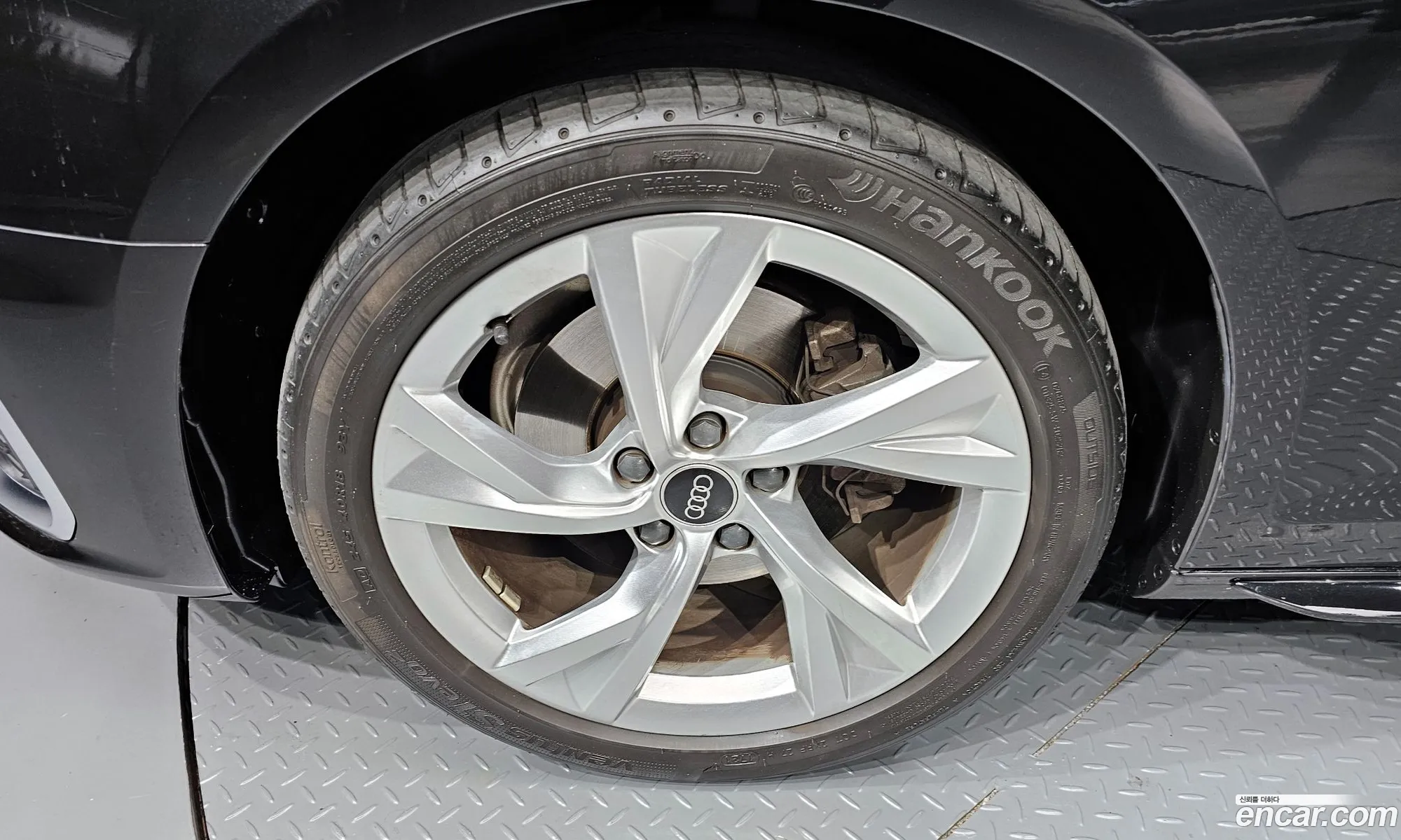 Audi A4 2021 WAUZZZF46MA075312 — 3