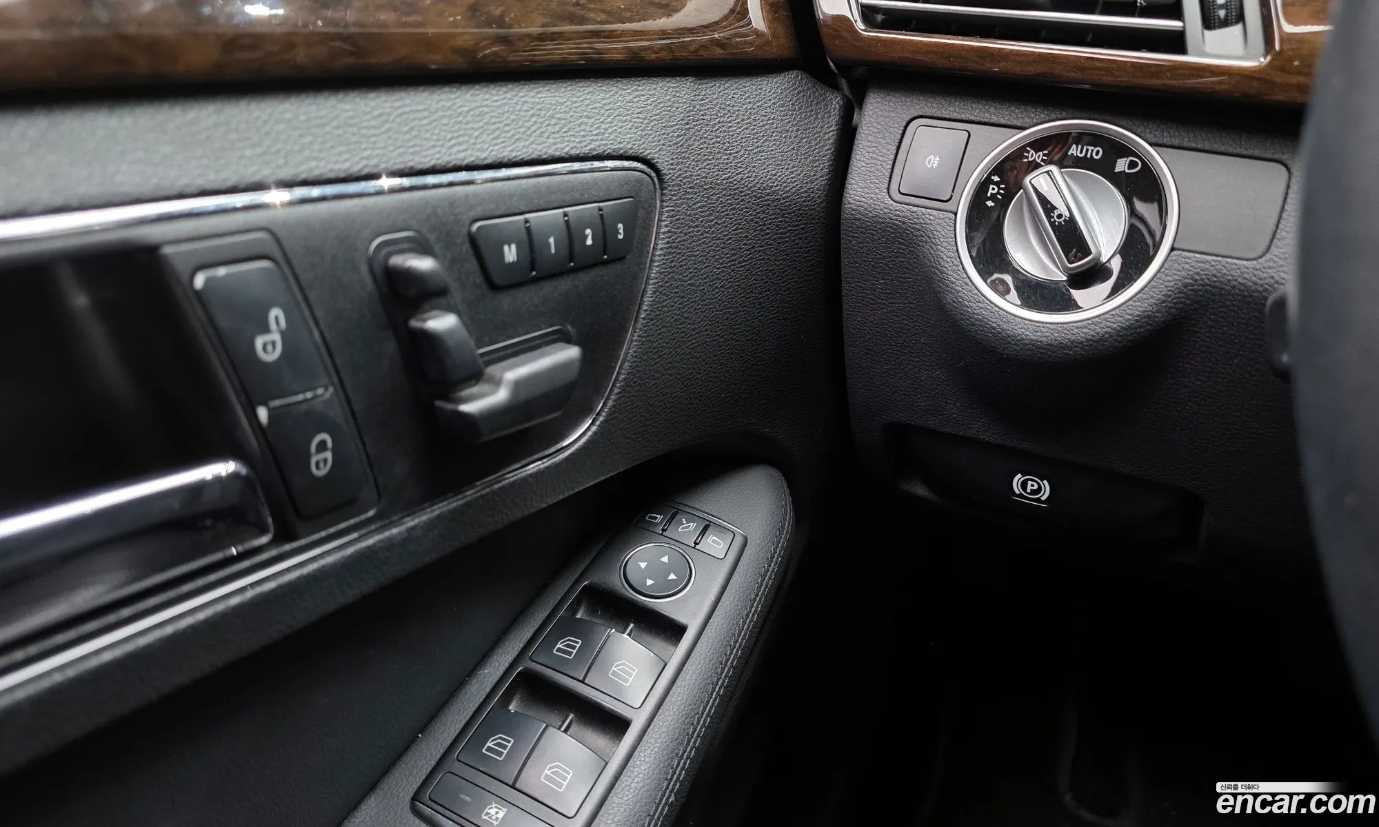 Mercedes-Benz E-Class W212 2011 WDDHF4JB6BA502149 — 12