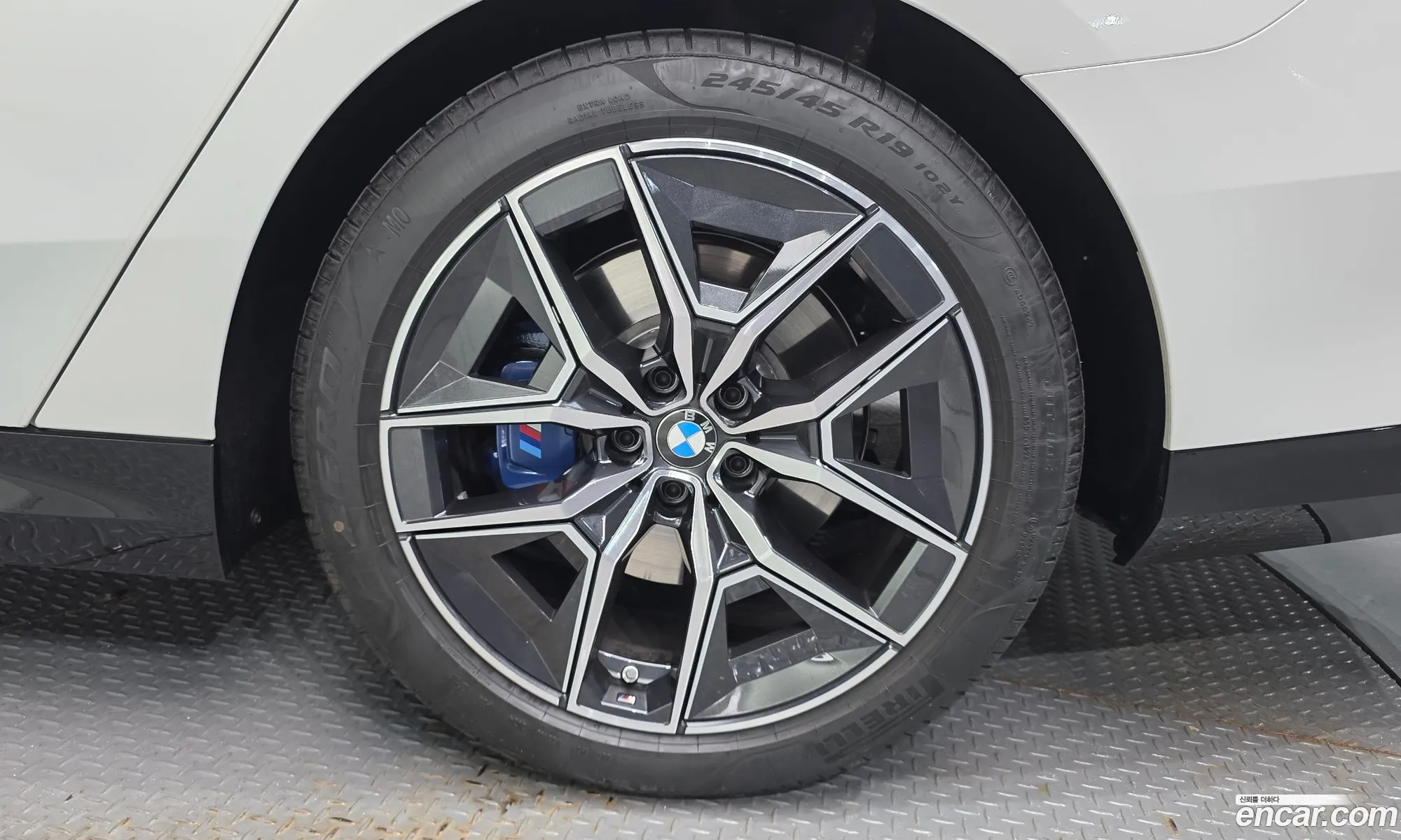 BMW 5 Series 2025 WBA21FJ05SCT87456 — 16
