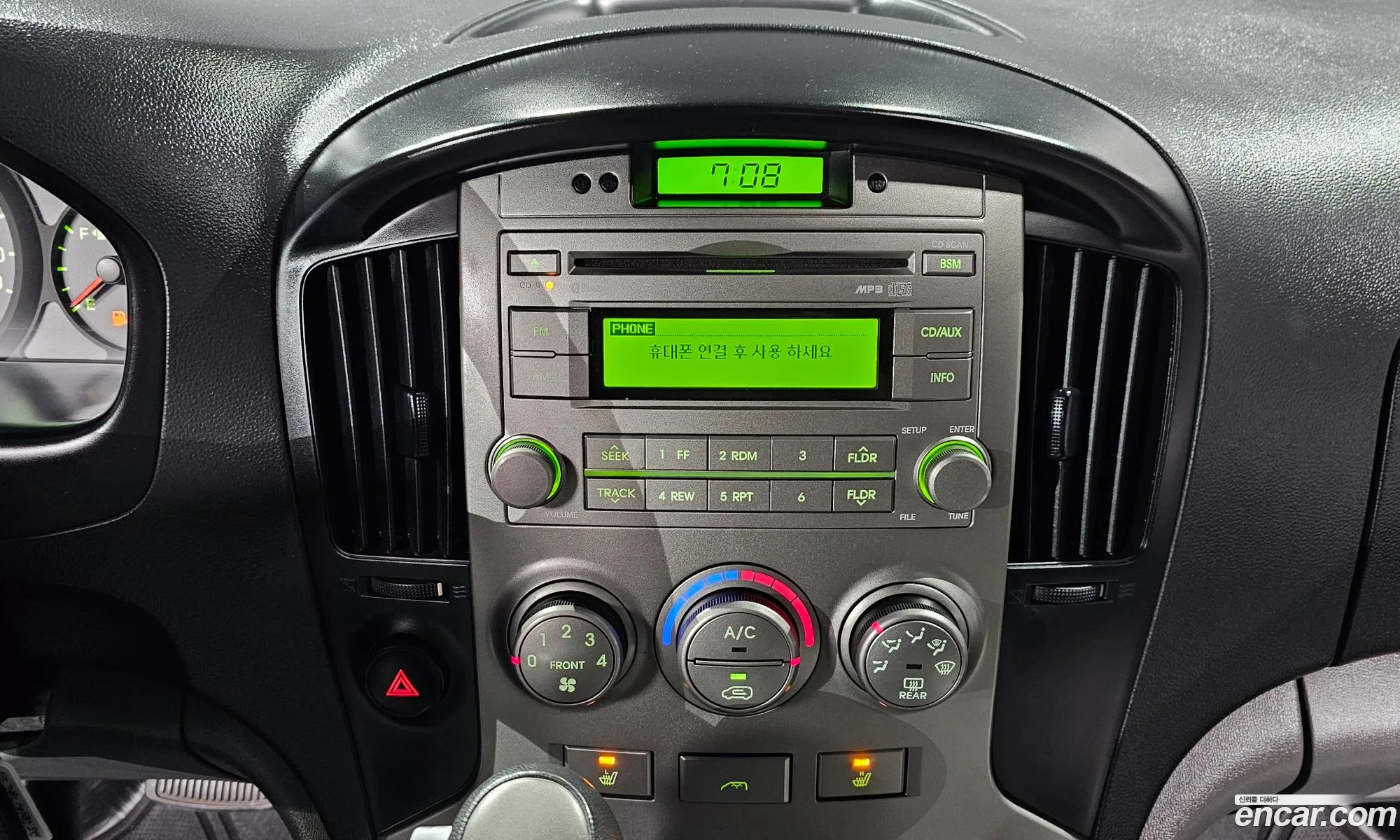 Hyundai Grand Starex 2012 — 17