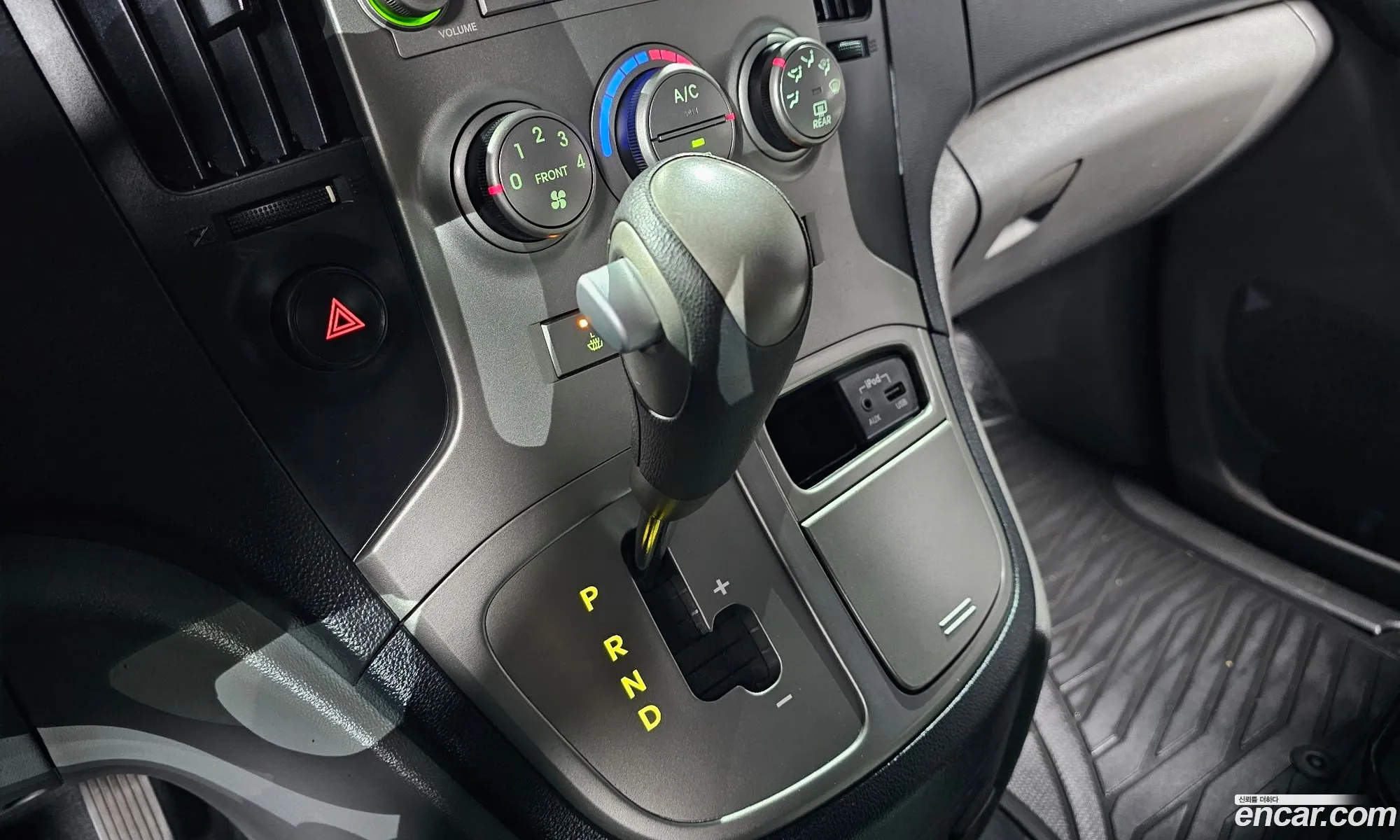 Hyundai Grand Starex 2012 — 2