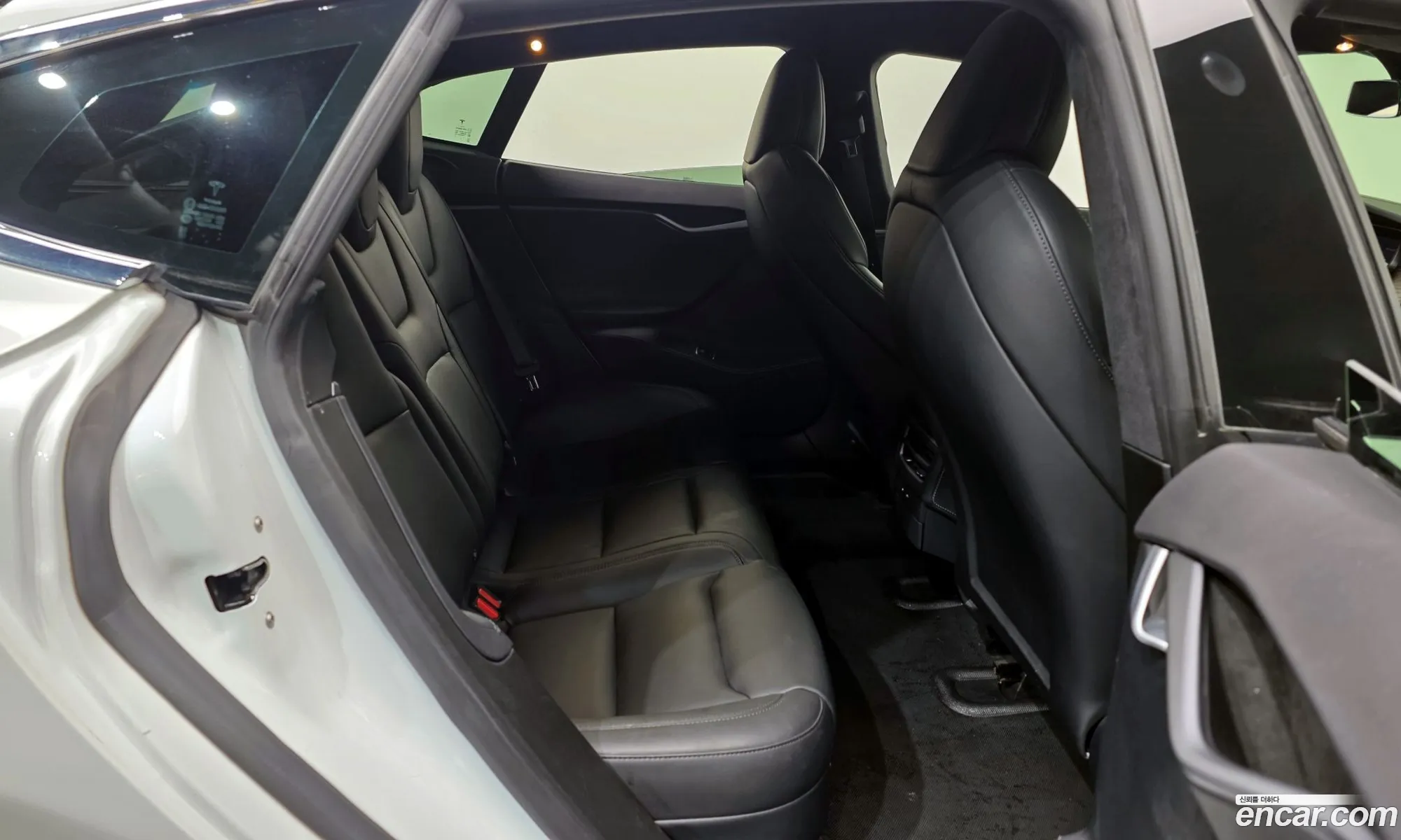 Tesla Model S 2020 5YJSA1E24LF367656 — 4