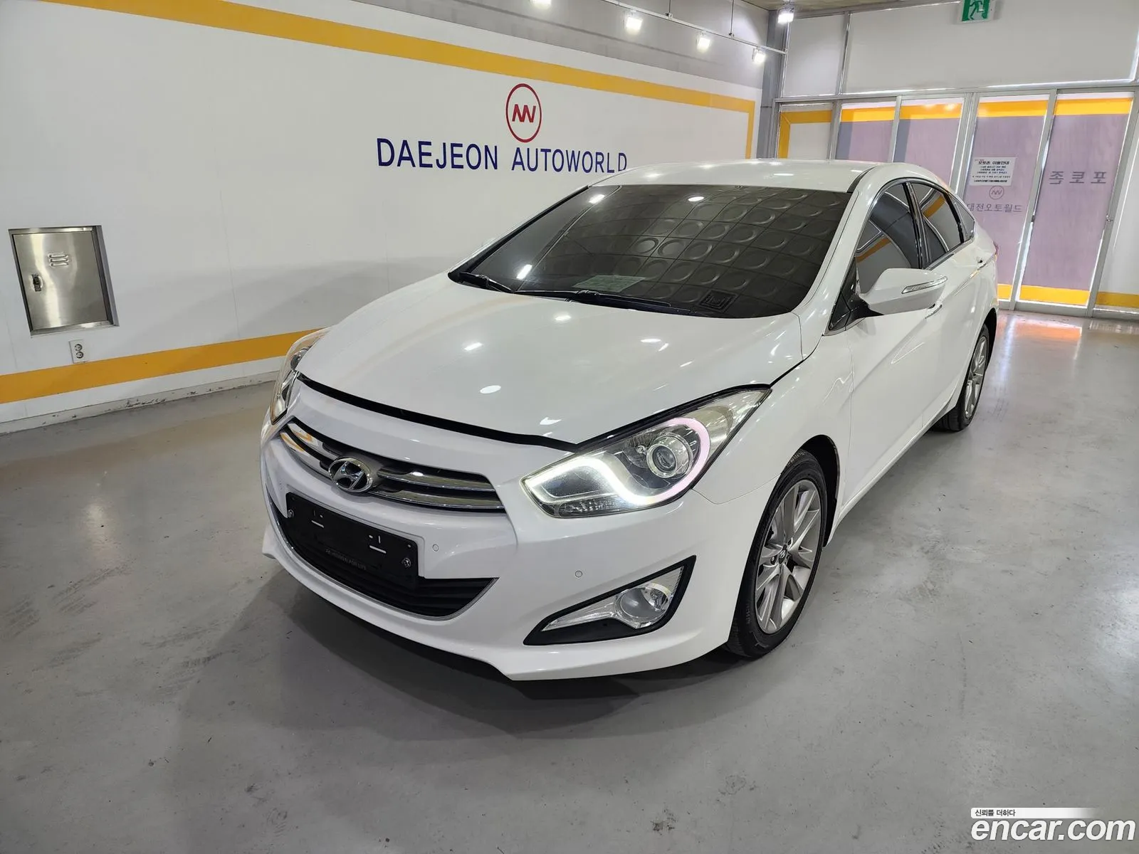 Hyundai i40 Saloon 2014 — 19
