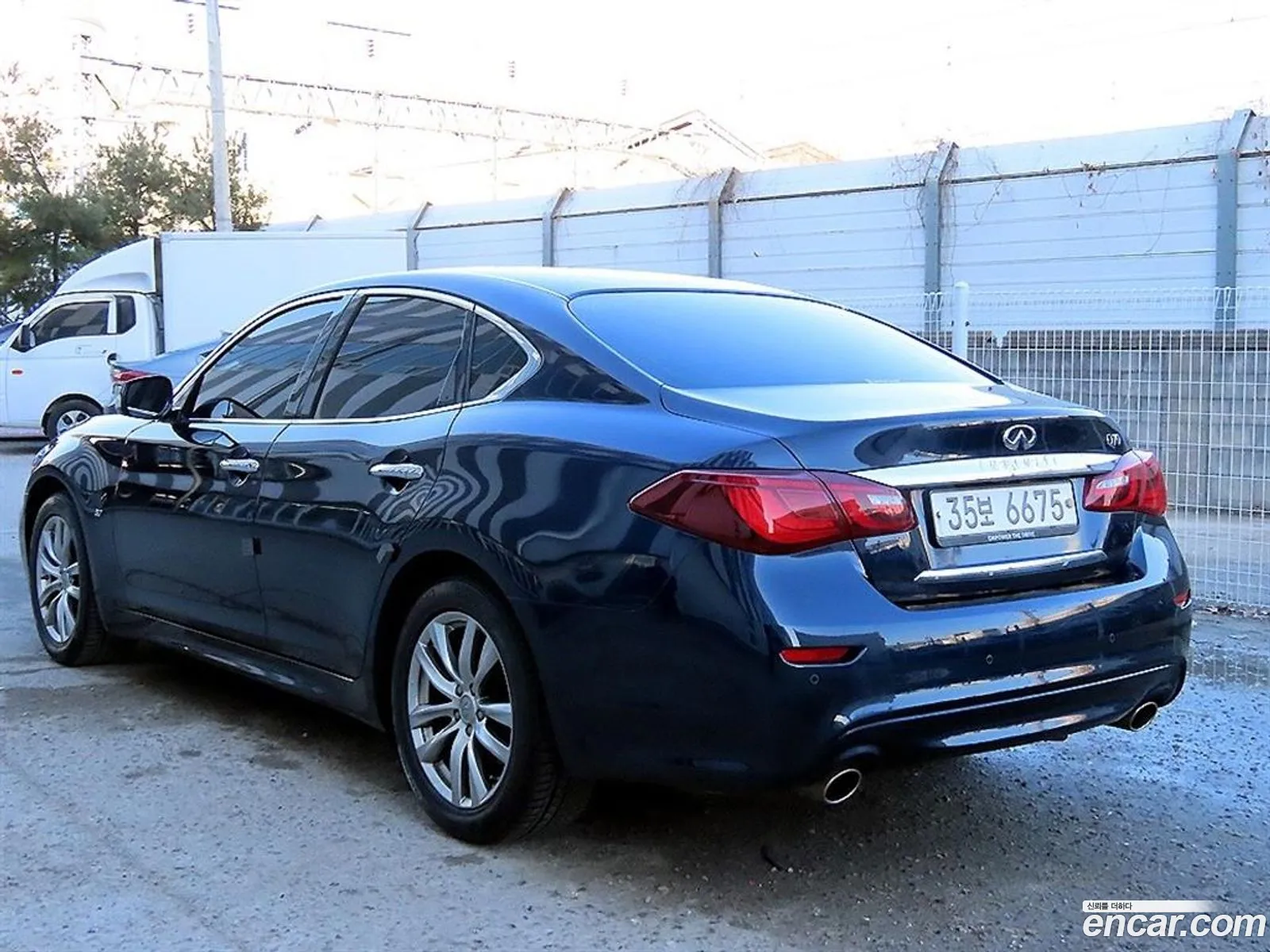 Infiniti Q70 2019 — 13