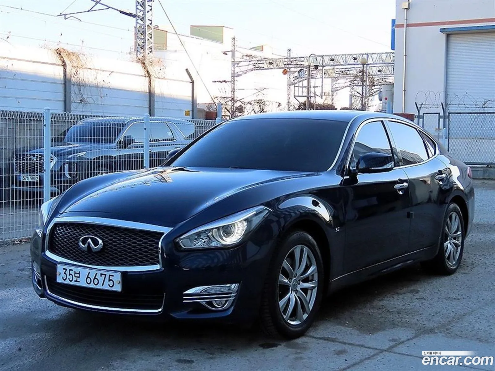 Infiniti Q70 2019 — 12