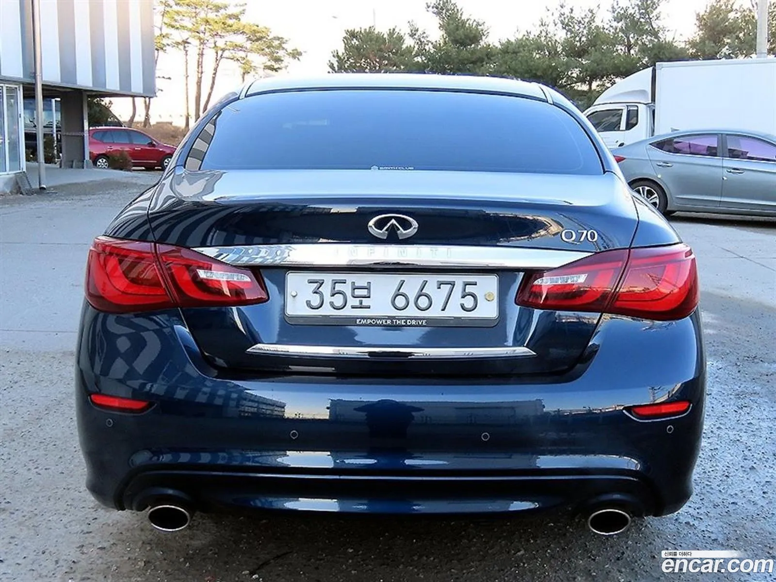 Infiniti Q70 2019 — 10