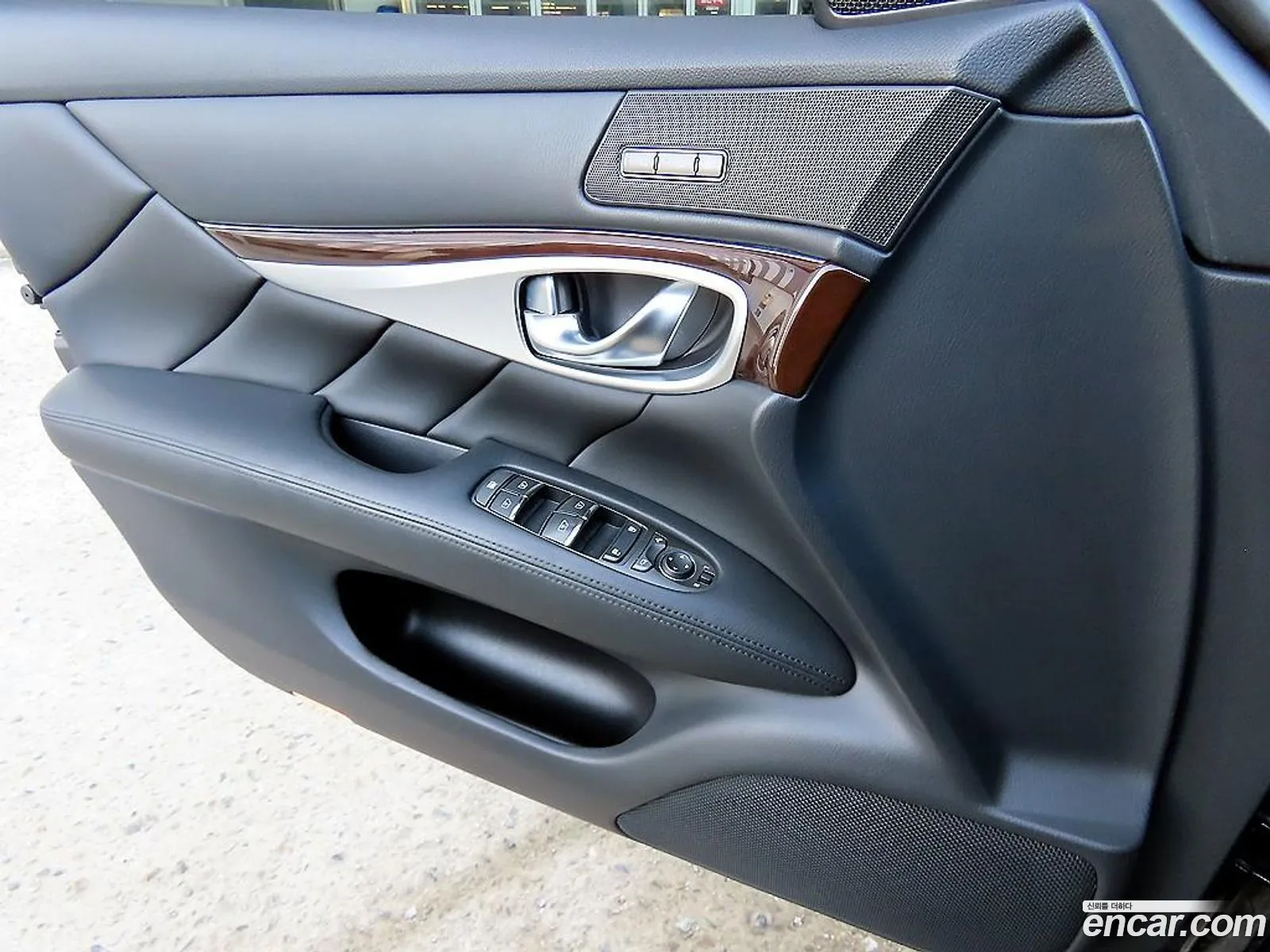 Infiniti Q70 2019 — 16