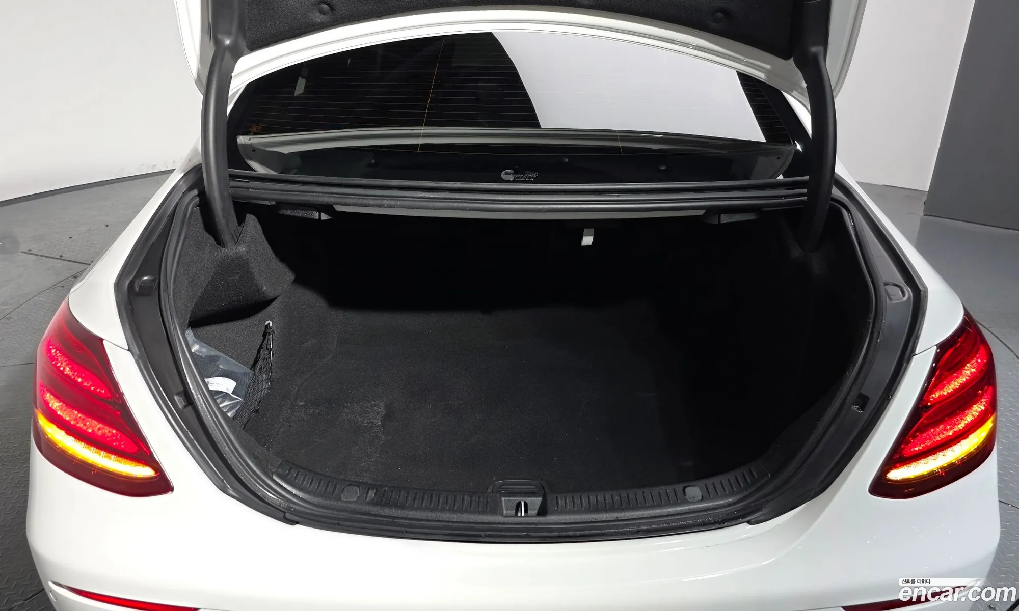 Mercedes-Benz E-Class W213 2020 W1KZF0EB4LA839363 — 5