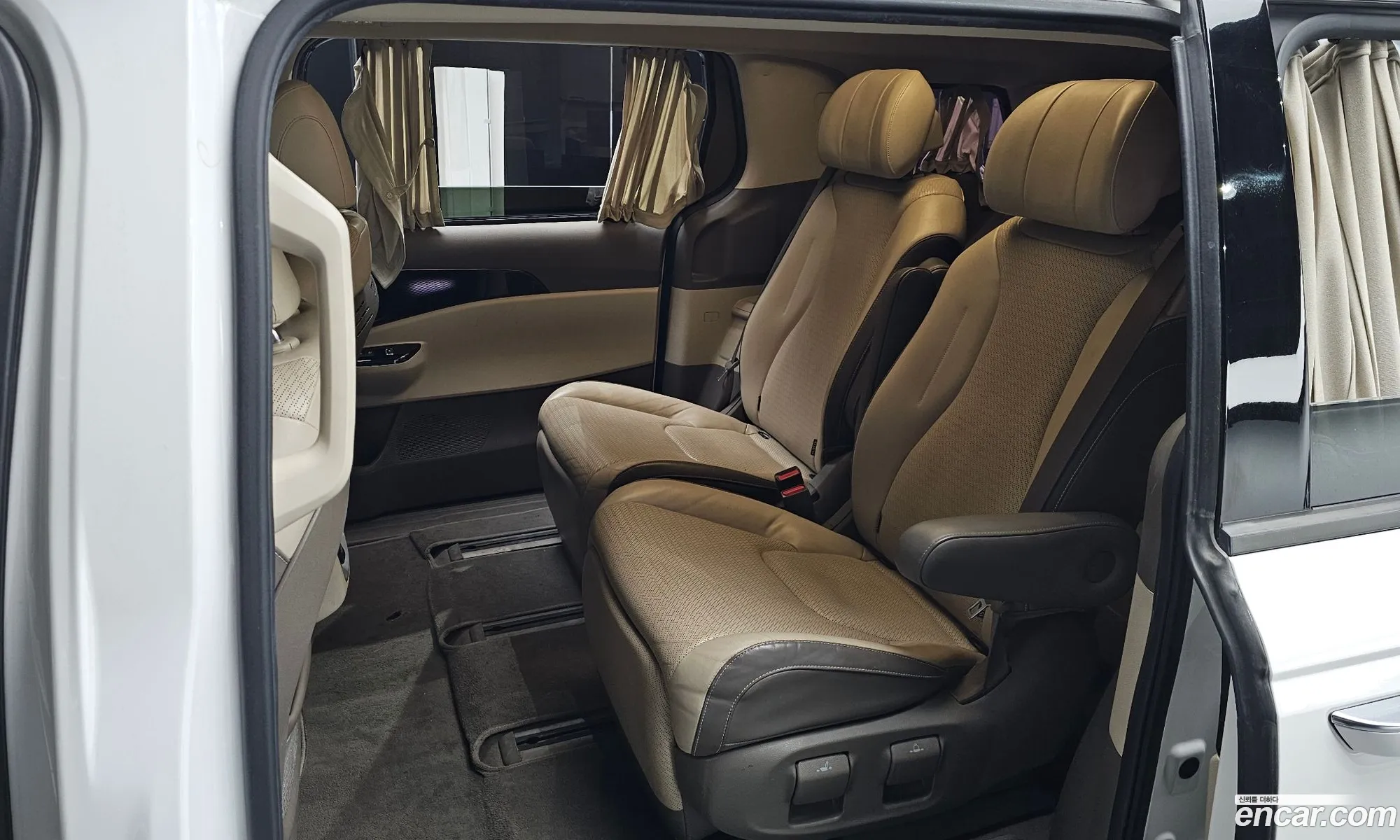 Kia Carnival 2021 KNANE813BMS063746 — 3