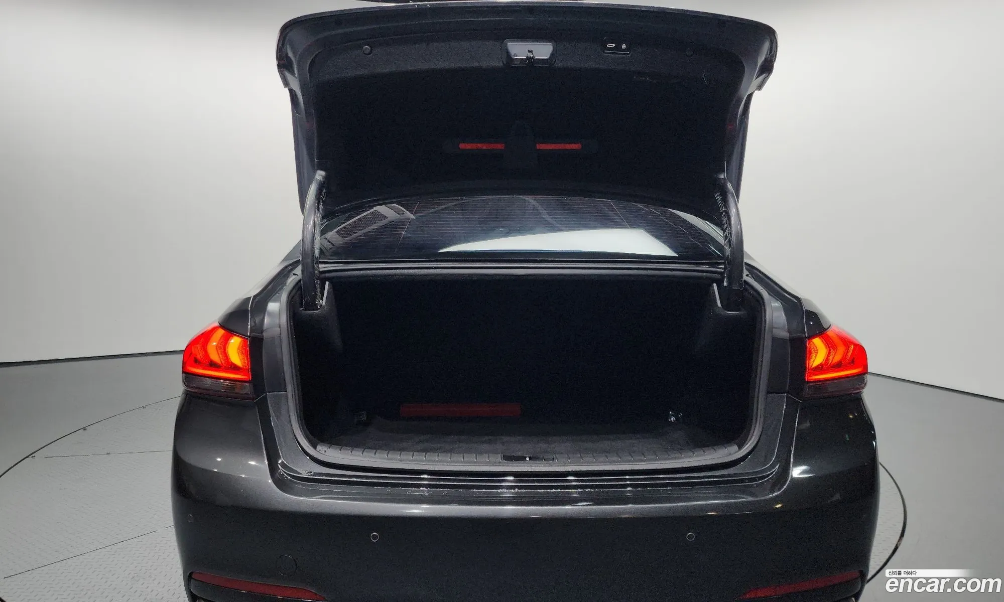 Genesis G80 2017 — 18