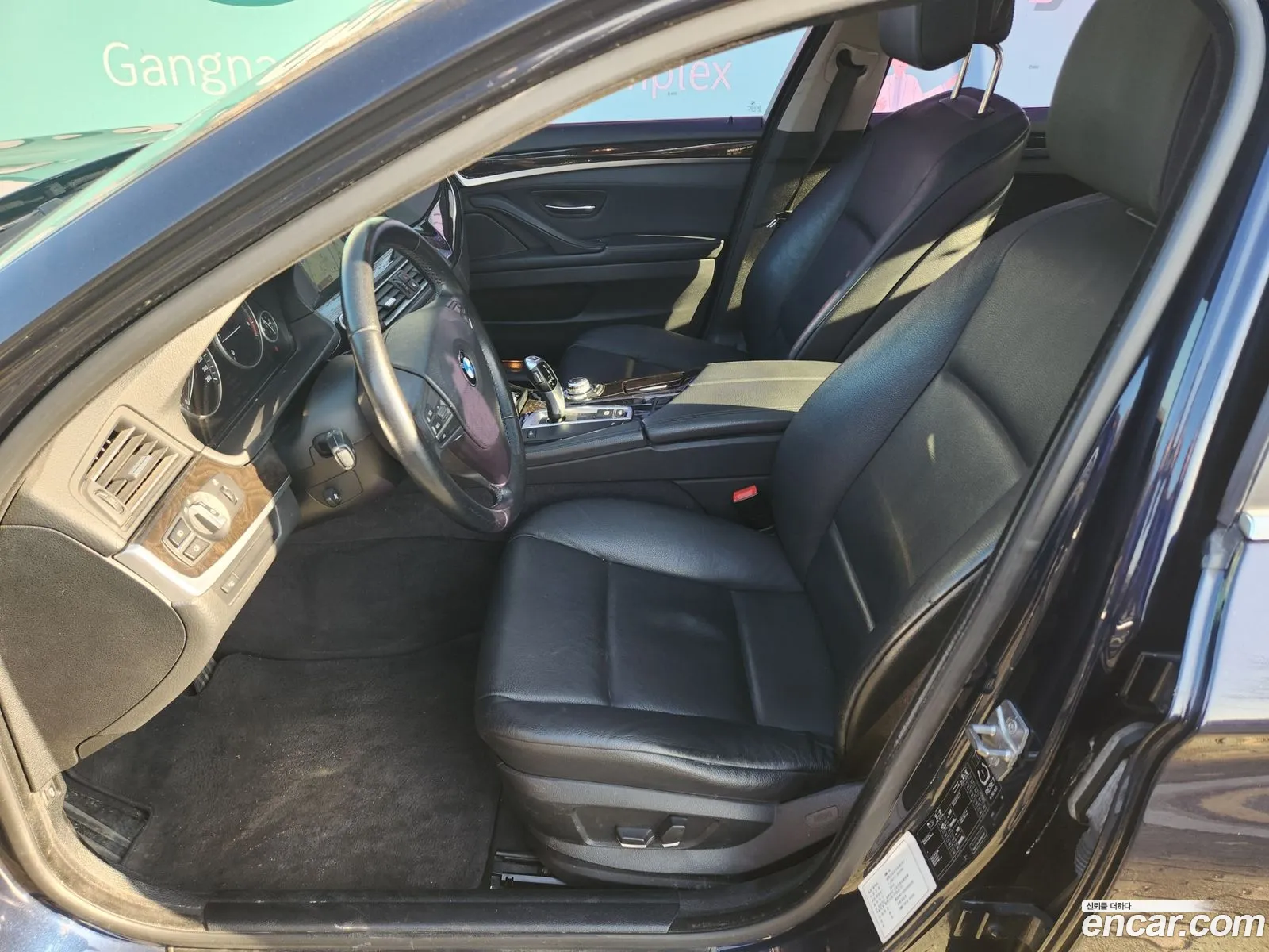 BMW 5 Series 2010 — 17