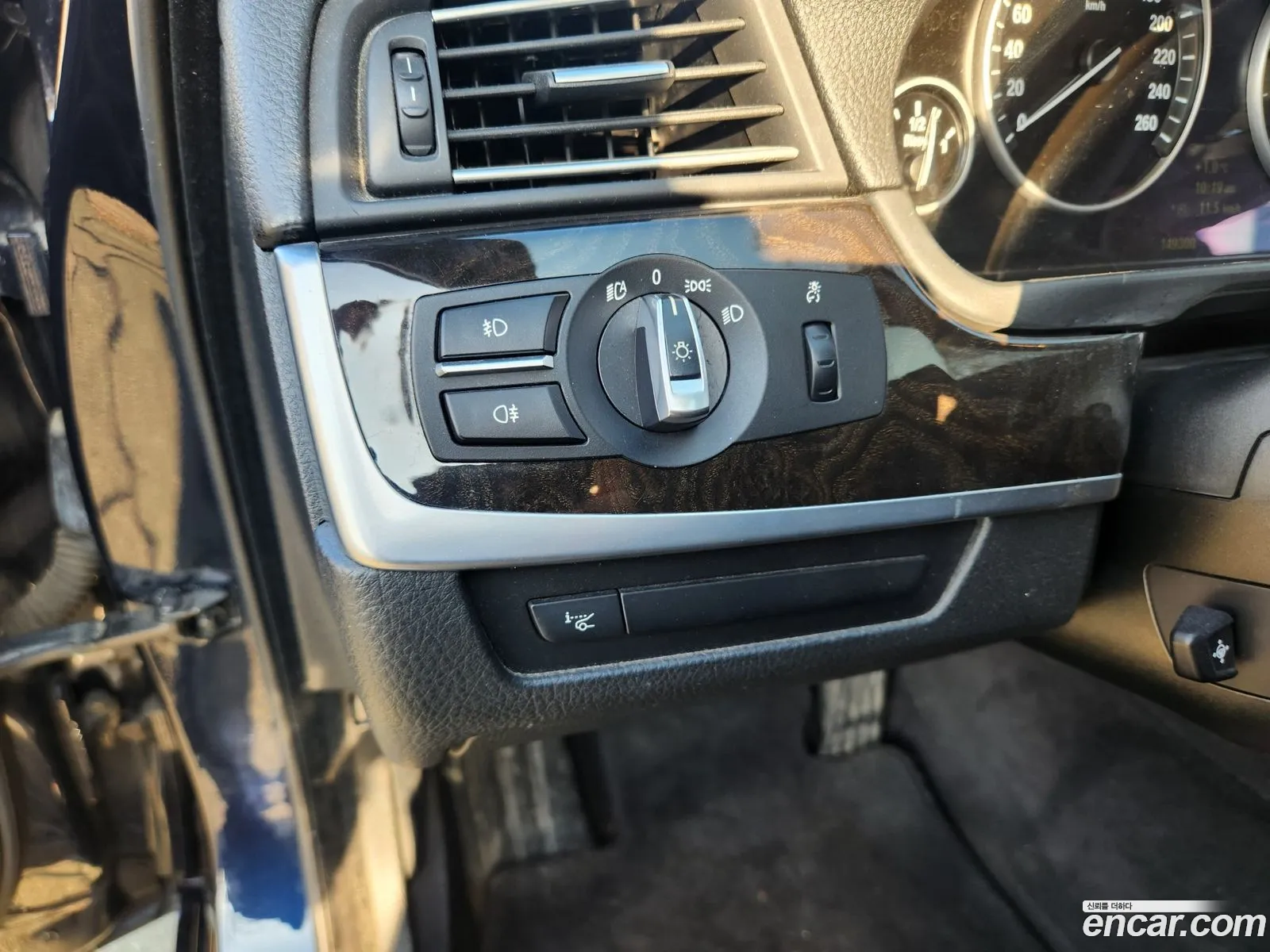 BMW 5 Series 2010 — 12