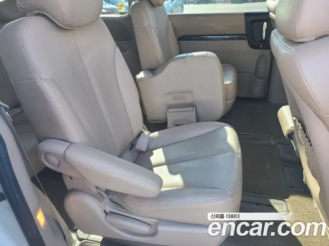 Kia Carnival R 2012 — 18